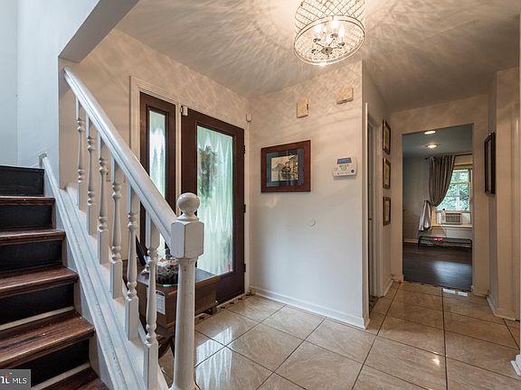 5th image of 934 Saint Andrews Dr