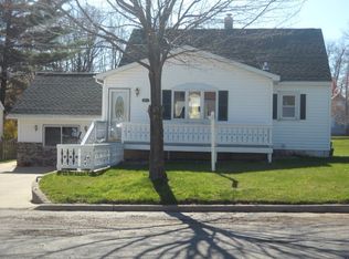 3917 14th St, Menominee, MI 49858