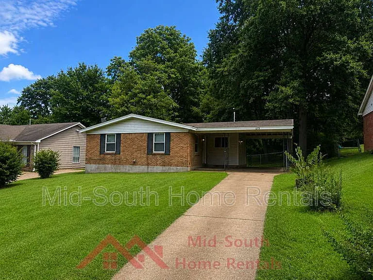 1775 Colonial Hills Dr — Photo 1