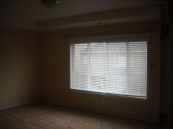 4th image of 1042 SE Westerland St