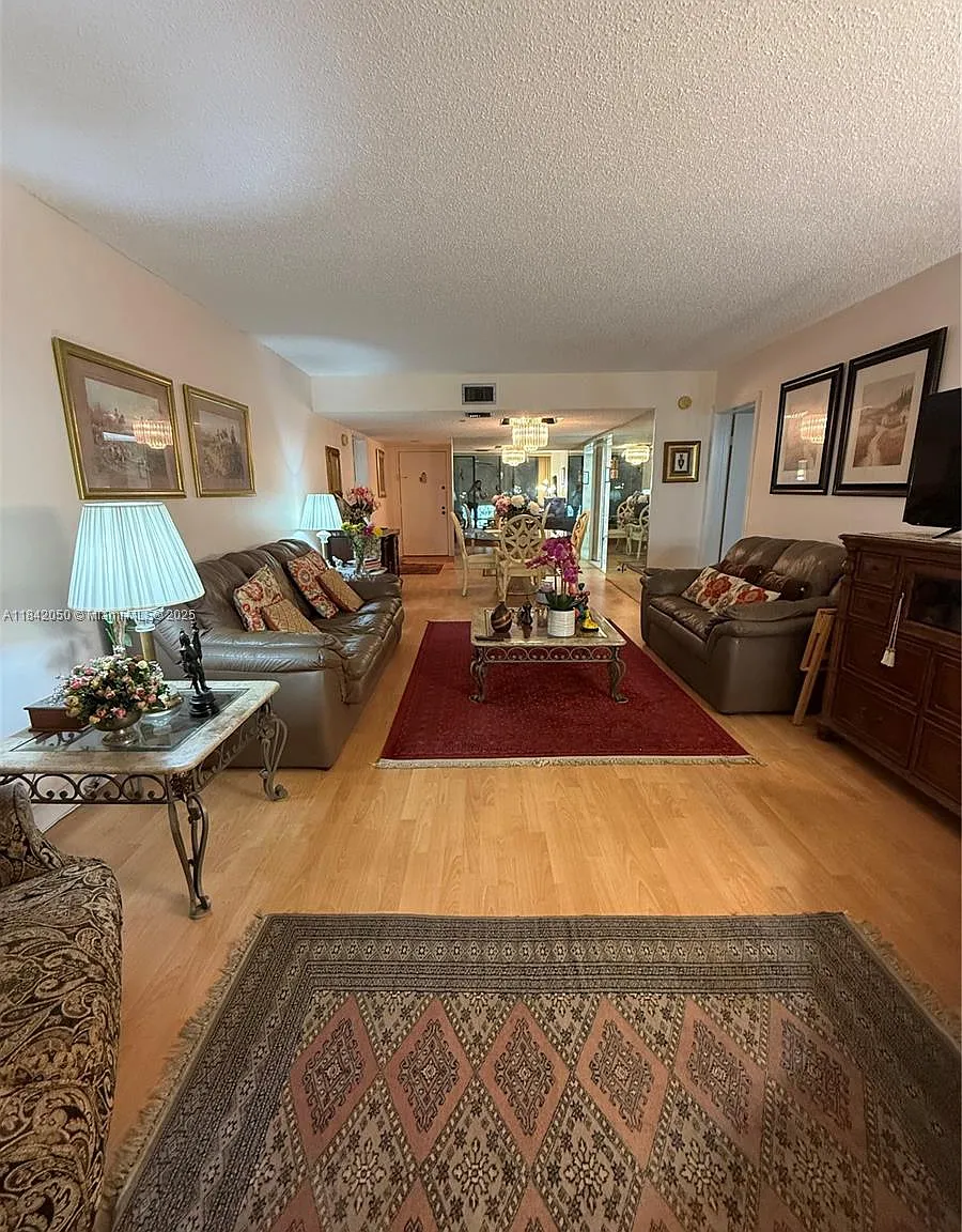 2 bed, 1500 sqft, $2,600 — Photo 3