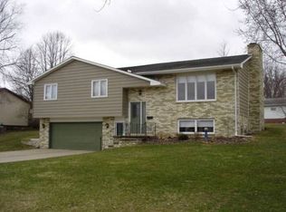 1105 1st St SW, Dyersville, IA 52040