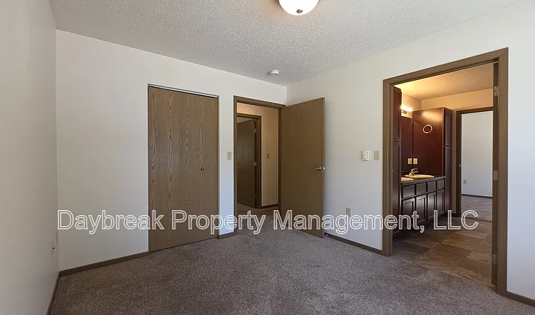 317 16th St S #5 — Photo 15