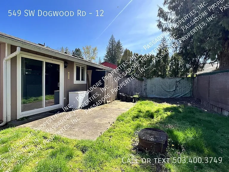 549 SW Dogwood Rd #12 — Photo 3