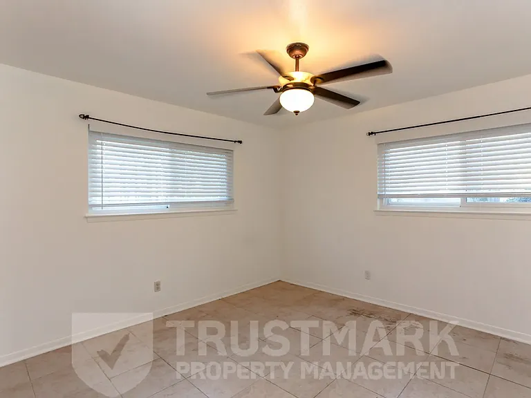 101 Highland Oaks Dr — Photo 26