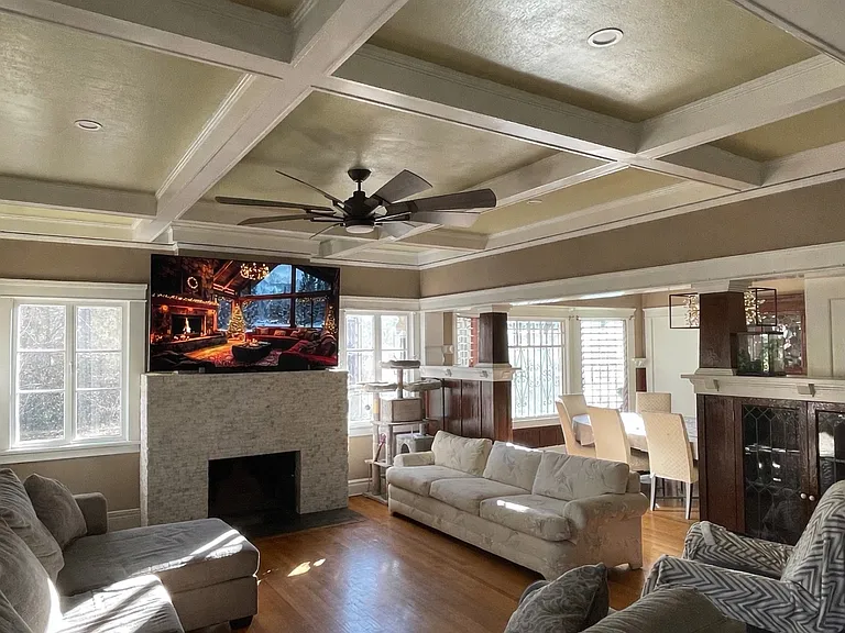 2303 S Catalina St — Photo 2
