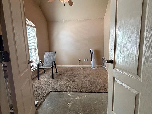 4th image of 2316 Dovetail St