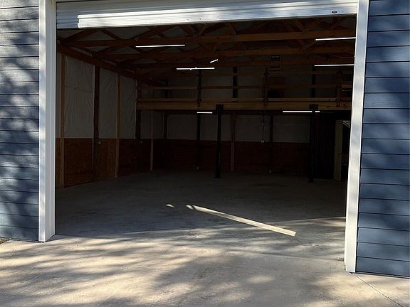 2nd image of 5661 Lesli Ln