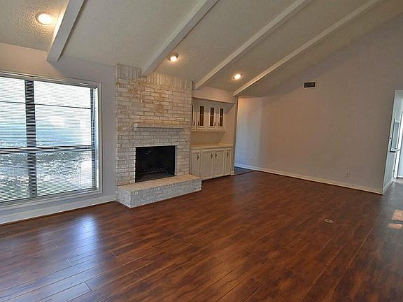 4th image of 218 Essex Pl