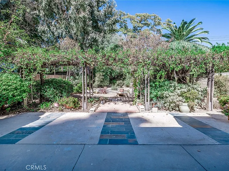 18349 Hiawatha St — Photo 31