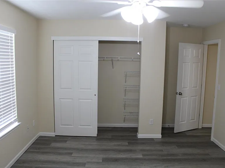 815 Woodside Creek Dr — Photo 15