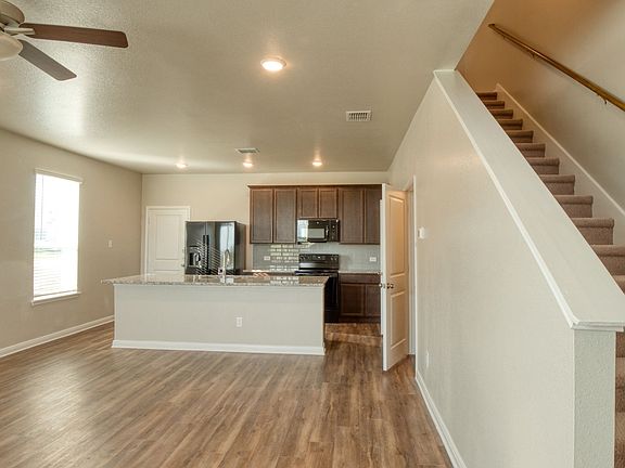 2nd image of 1618 Lummus Dr