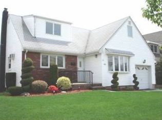 676 9th St, Secaucus, NJ 07094