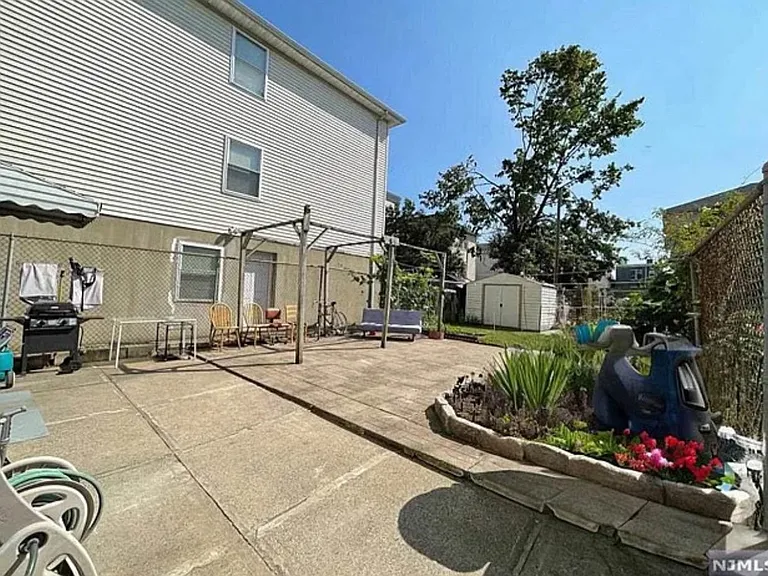 307 N 5th St #1 — Photo 10