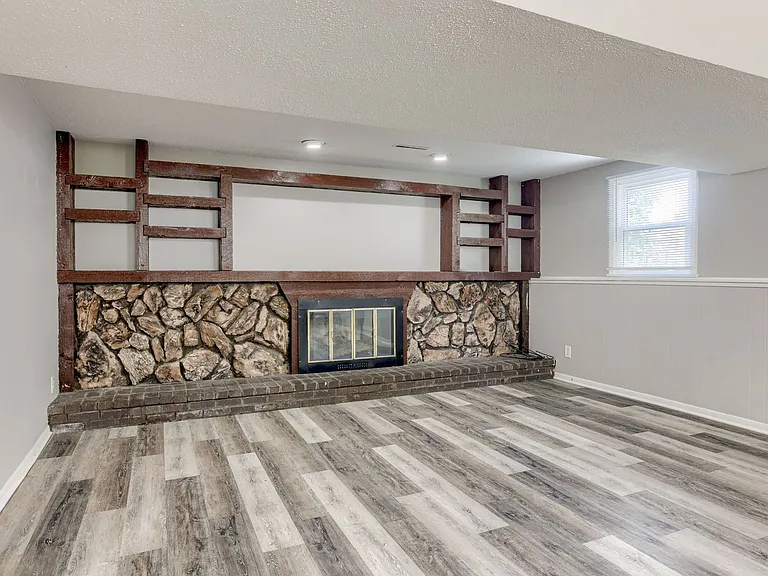 11705 Meredith Ave — Photo 12