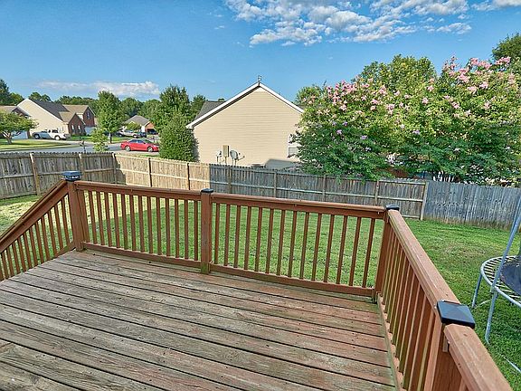 5th image of 124 Willowleaf Ln