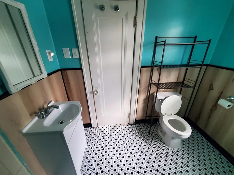 720 E 2nd St #B — Photo 38