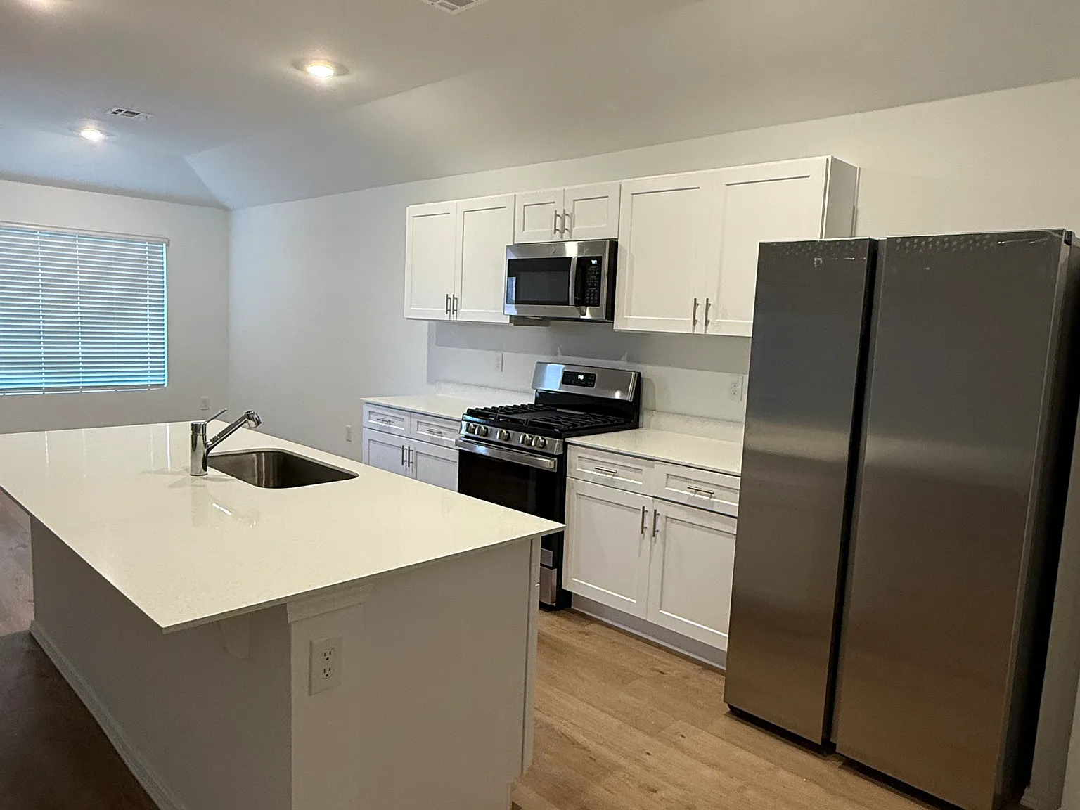 4 bed, 1613 sqft, $2,250 — Photo 2