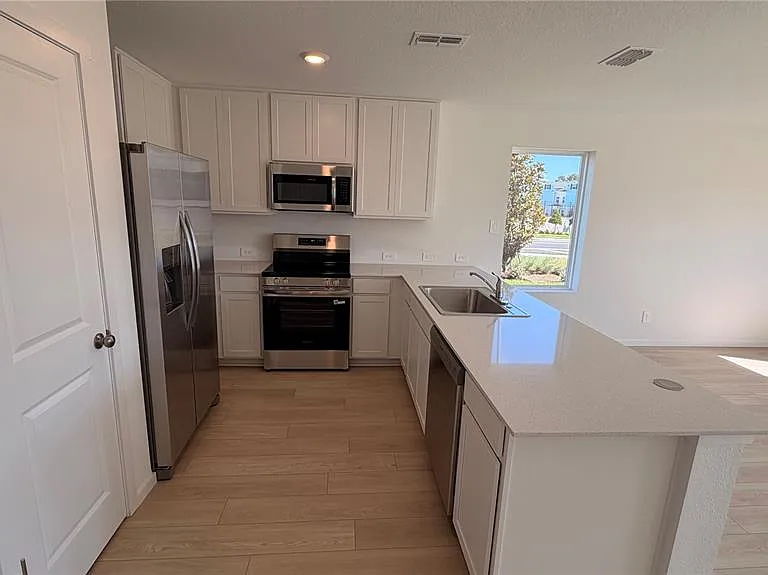 807 Lynx St — Photo 5