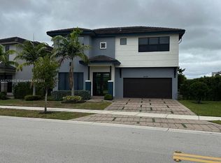 8775 NW 159th St, Miami Lakes, FL 33018
