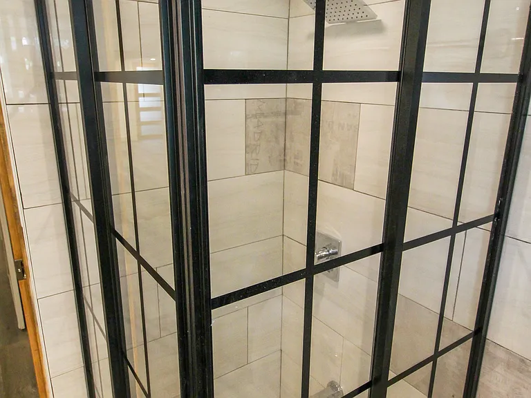 371 Saint Clarens Ave #BASEMENT — Photo 11