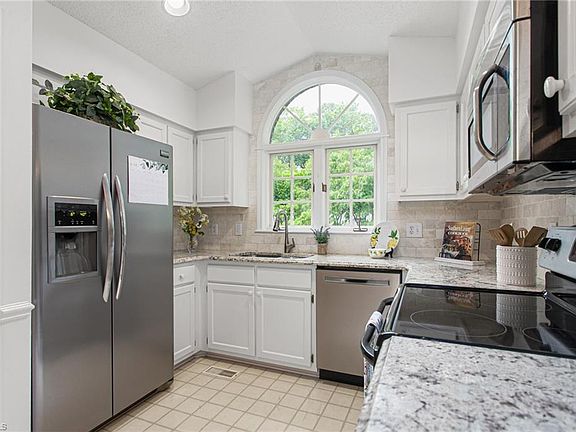 5th image of 319 Westridge Dr