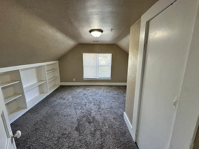 719 Asp Ave #5 — Photo 9