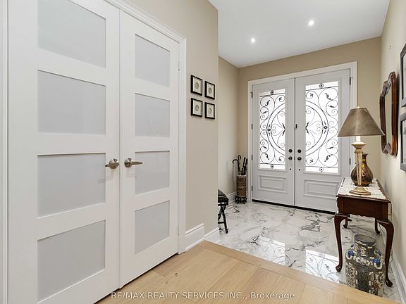 3rd image of 15 Valleystream Cir