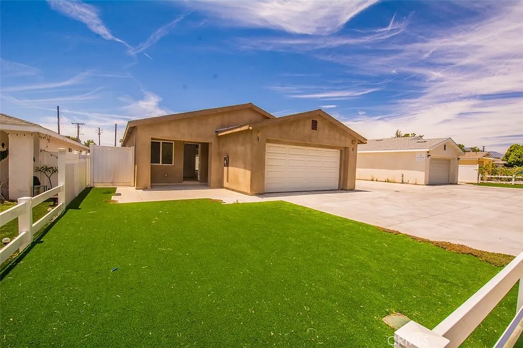 3 bed, 1850 sqft, $3,195 — Photo 3