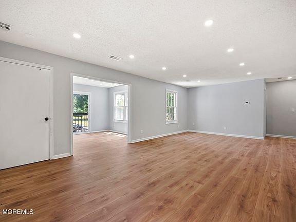 5th image of 18-5 Augusta Ct