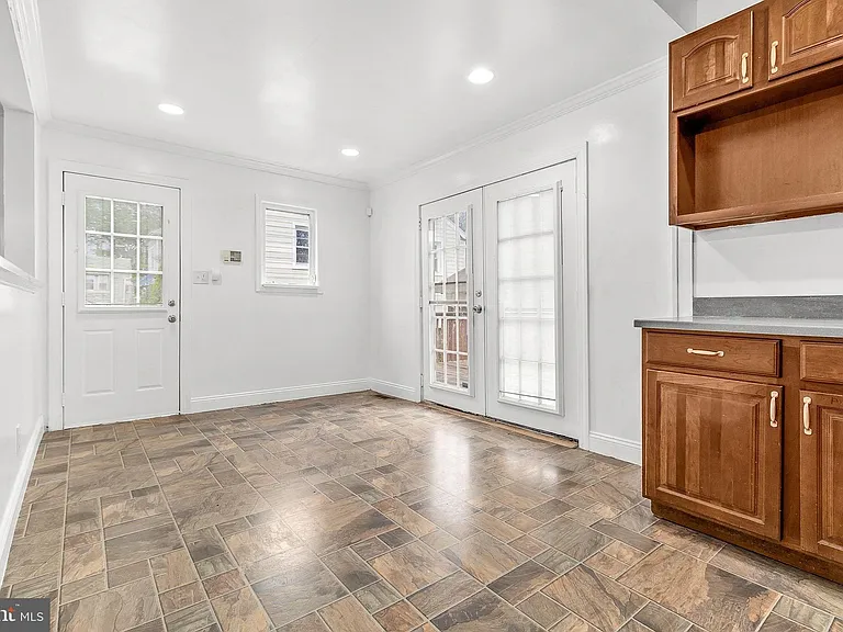 224 E Washington St — Photo 10