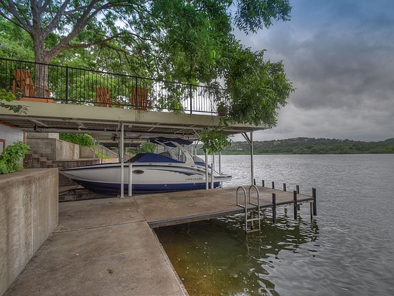 3rd image of 307 Meadowlakes Dr