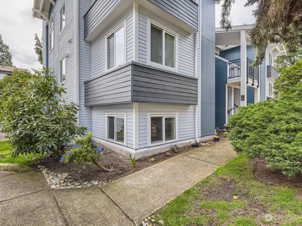 915 N 163rd Street #C17, Shoreline, WA 98133