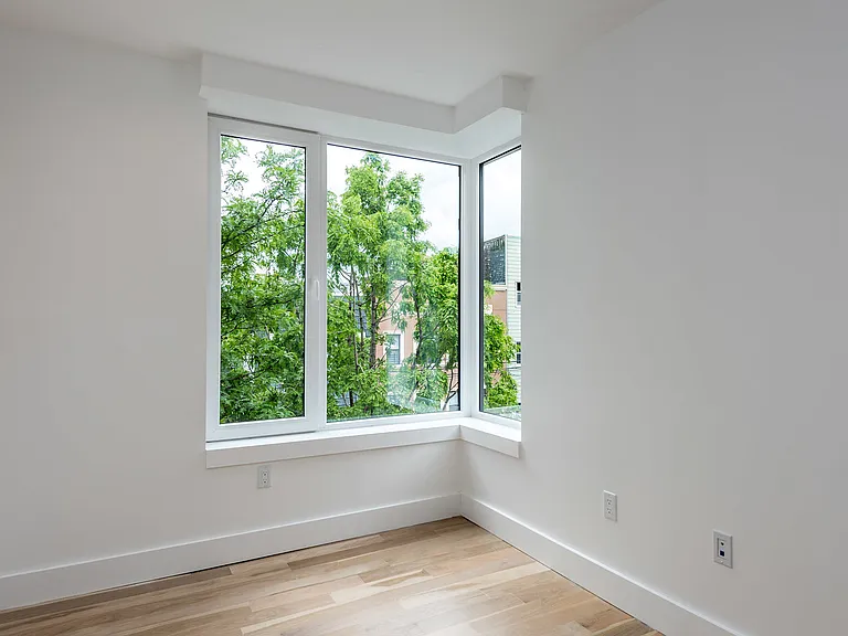 4 N Henry #3B — Photo 8