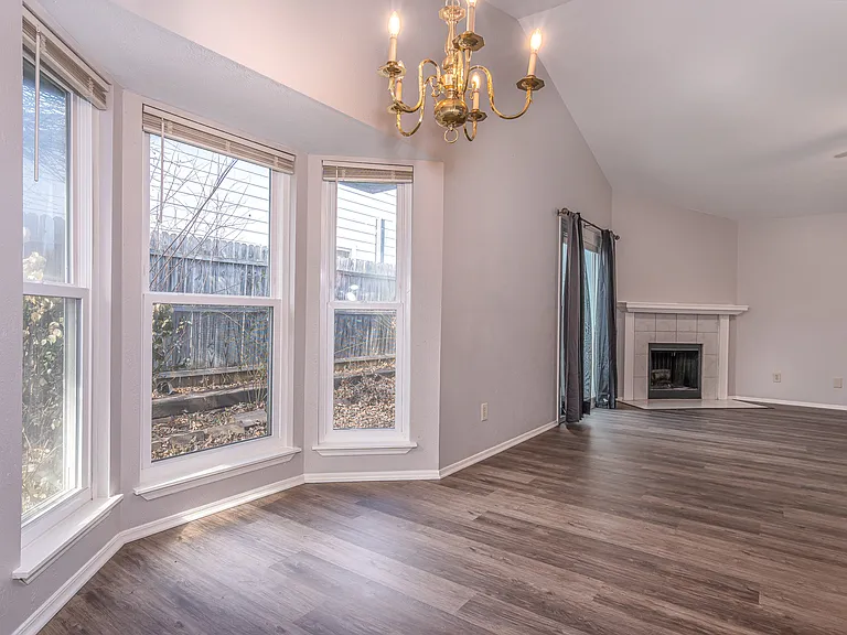 2911 Forest Creek Dr — Photo 31