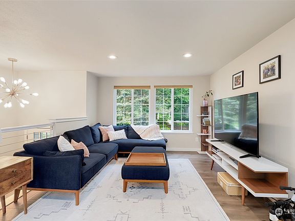 4th image of 935 Hillandale Drive E