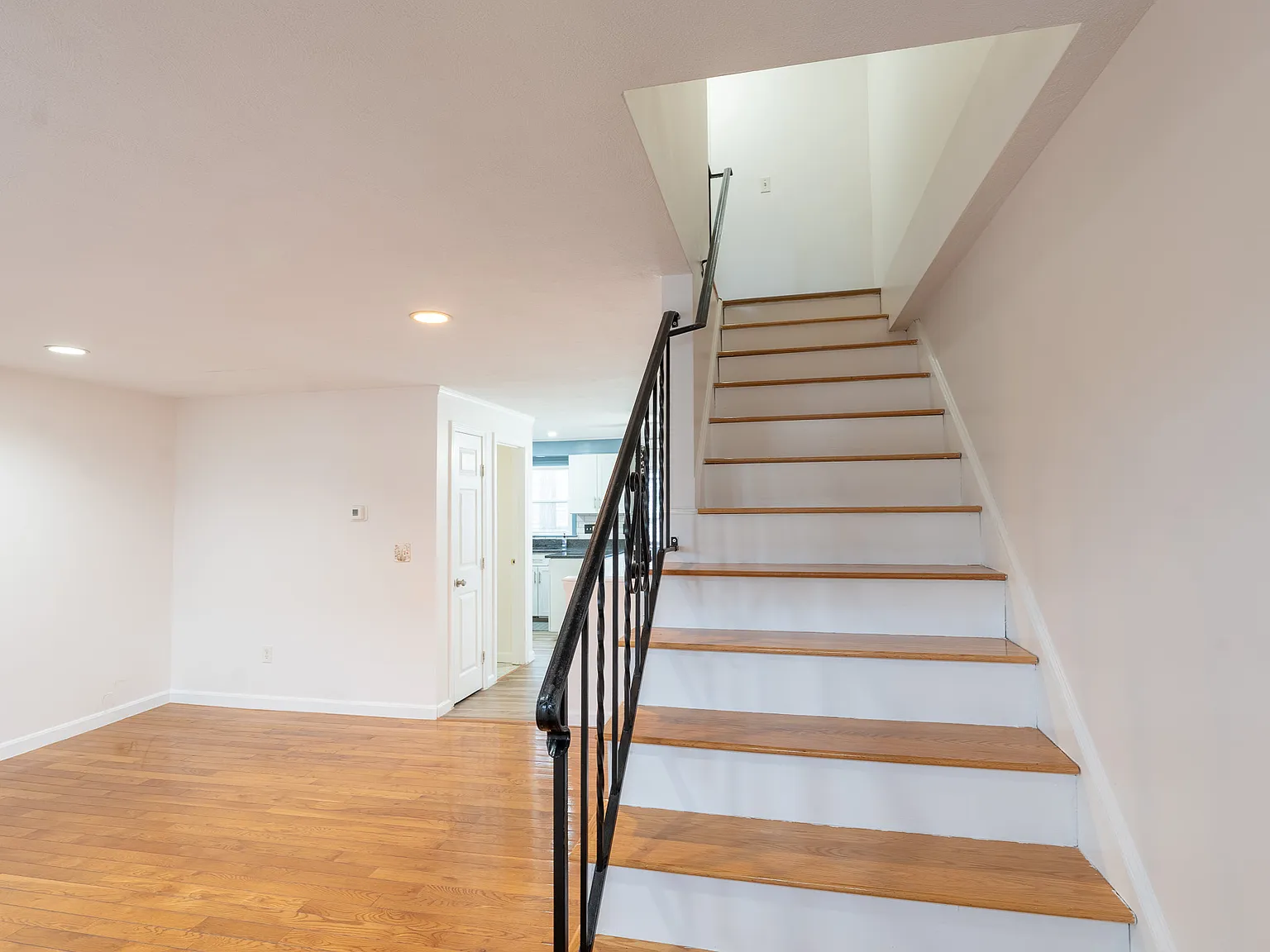2 bed, 1.5 bath, 1200 sqft, $2,800 — Photo 3