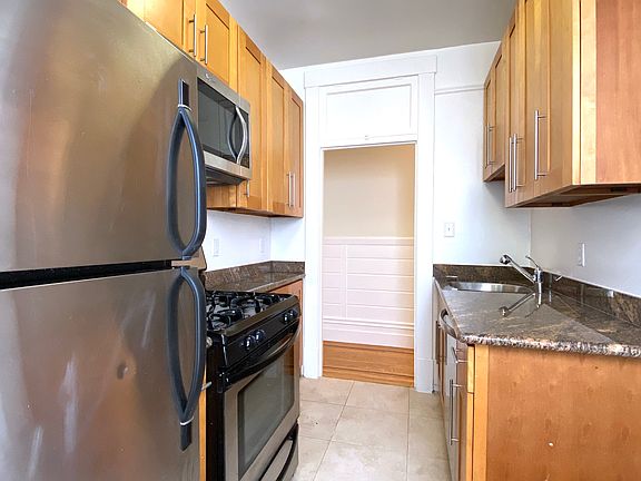 4th image of 1449 Washington St #10