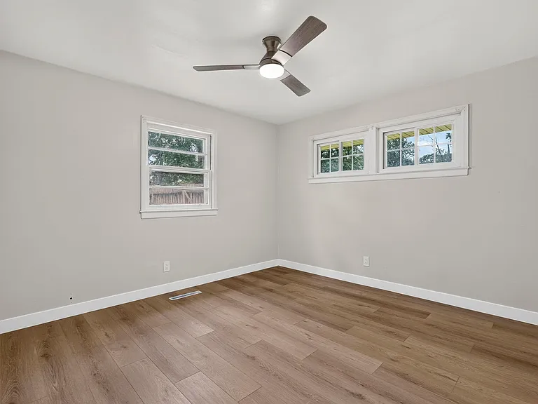 2844 Westlawn St — Photo 22