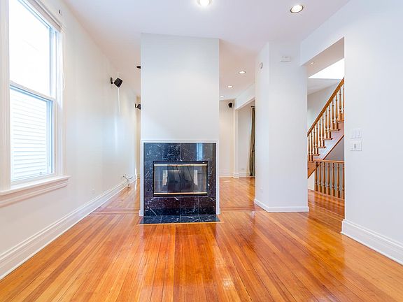 4th image of 1126 W Oakdale Ave #2