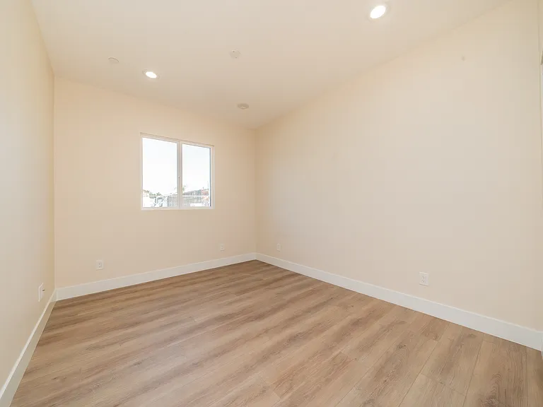 11186 Vernon Ave #B — Photo 14