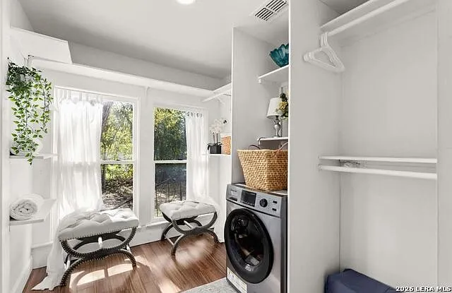 3 bed, 2.0 bath, 1132 sqft, $2,100 — Photo 4
