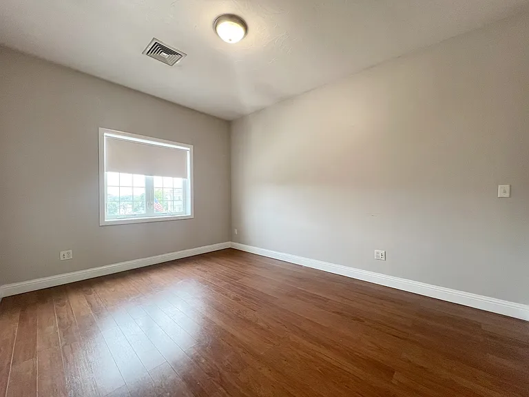 412 Washington St #210 — Photo 6