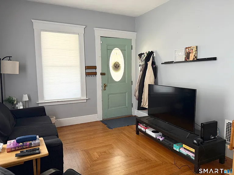 73 Hawthorne Ave — Photo 4