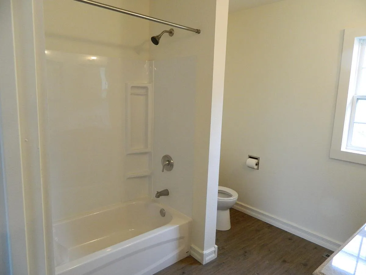 2 bed, 1400 sqft, $1,300 — Photo 3