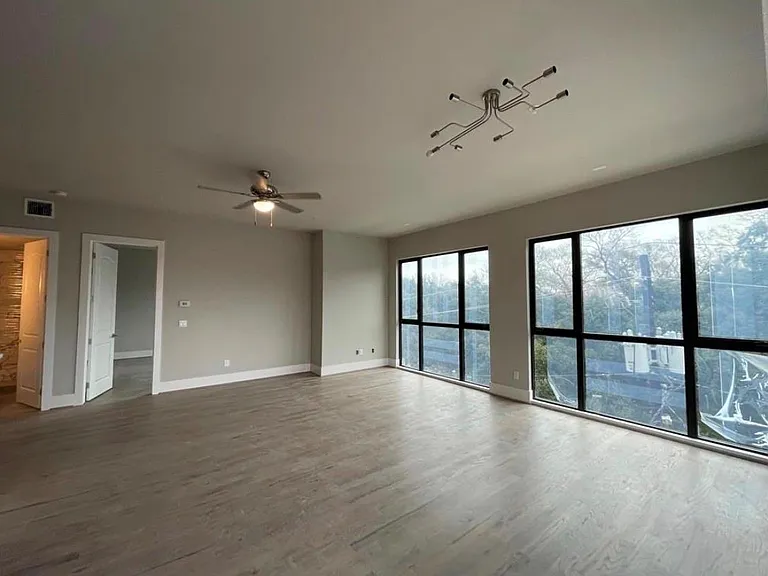 2727 Houston Ave #205 — Photo 3