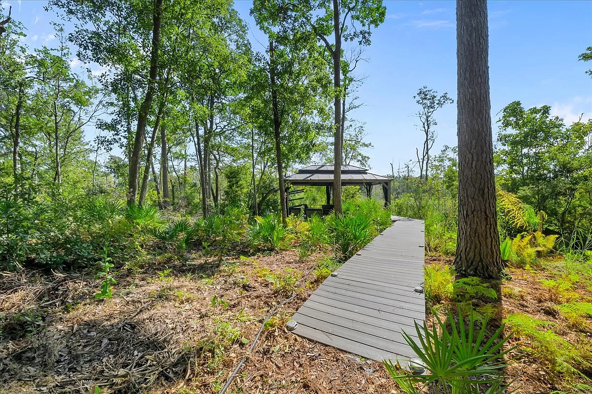 5 bed, 3221 sqft, $3,200 — Photo 3