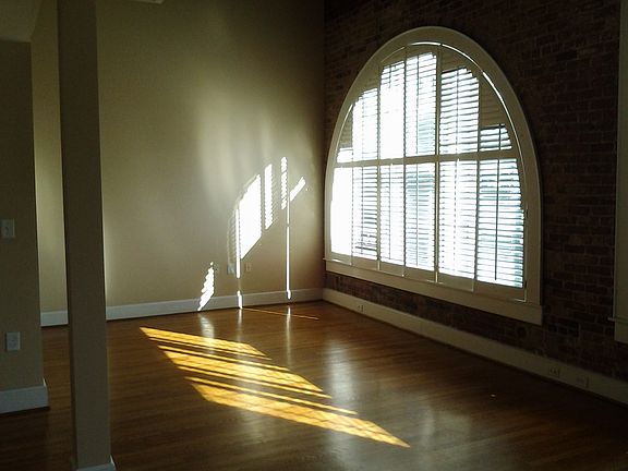 2nd image of 210-212 E Main St #212-201