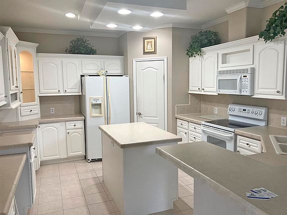 2nd image of 19296 Potomac Cir #682
