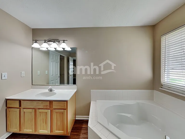 300 Water Ridge Ct — Photo 12